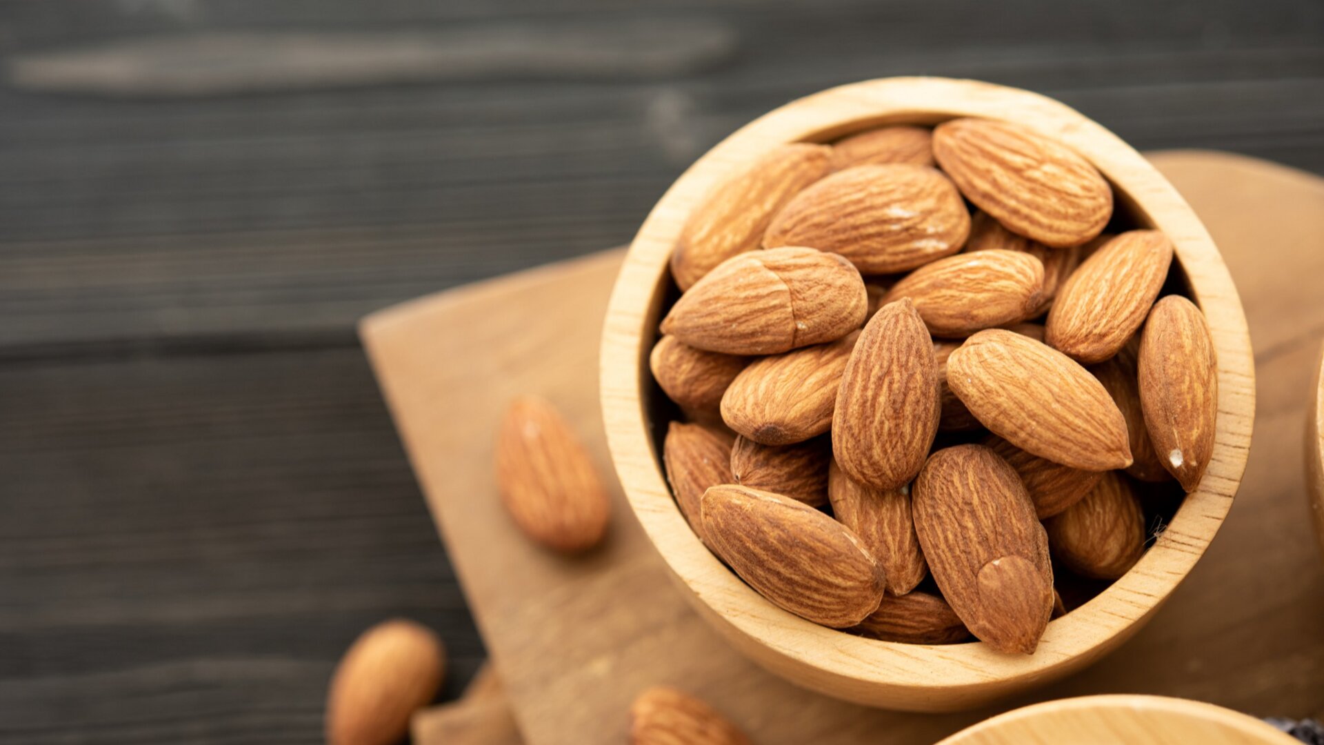 Glazed almonds